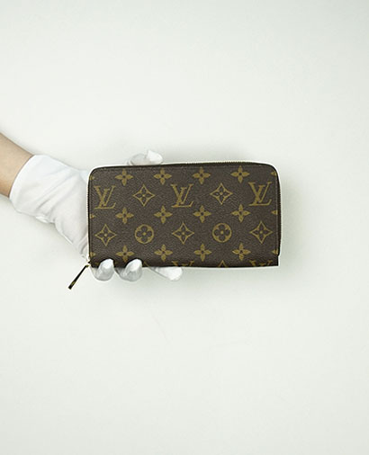 Louis Vuitton Zippy Wallet, front view